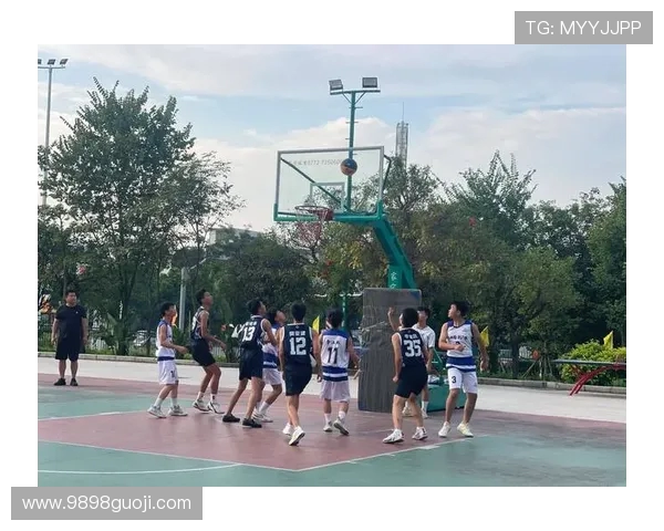 探寻当代篮球运动员成长轨迹与竞技风采的多维度深度全景呈现