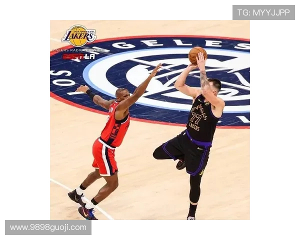 2015年NBA火箭队与活塞队精彩对决回顾及赛后分析